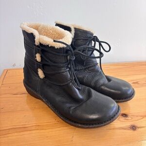 Ugg Caspia Black Leather and Shearling lace up Ankle Boots Sz 10